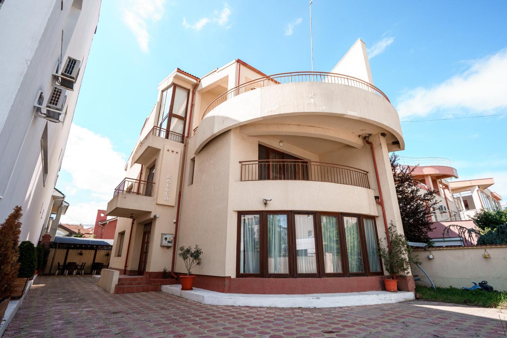 Hotel Raluca à Năvodari Extérieur photo