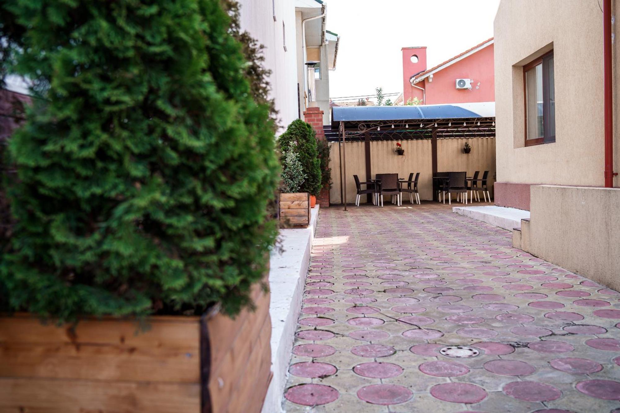 Hotel Raluca à Năvodari Extérieur photo