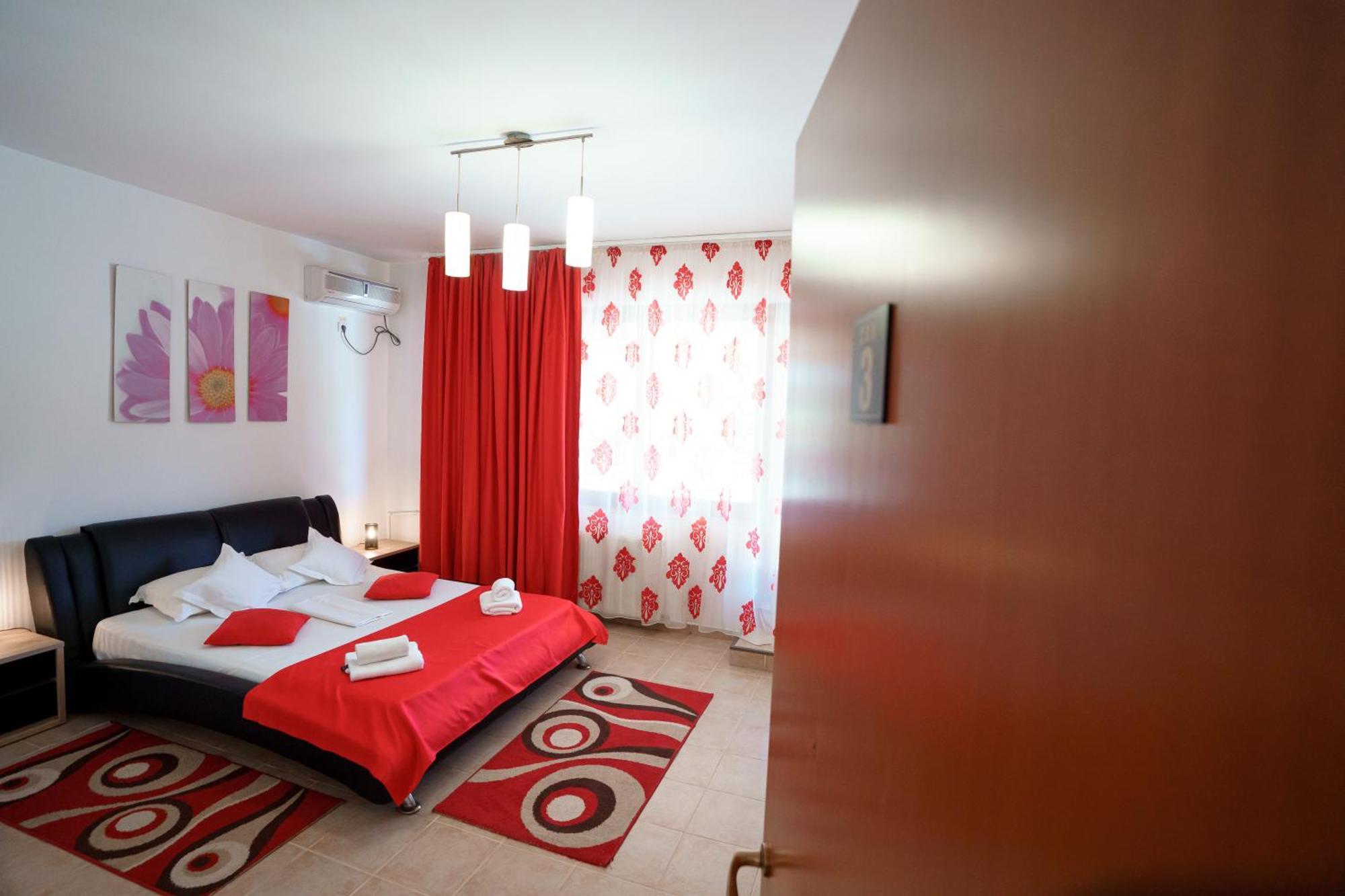 Hotel Raluca à Năvodari Extérieur photo