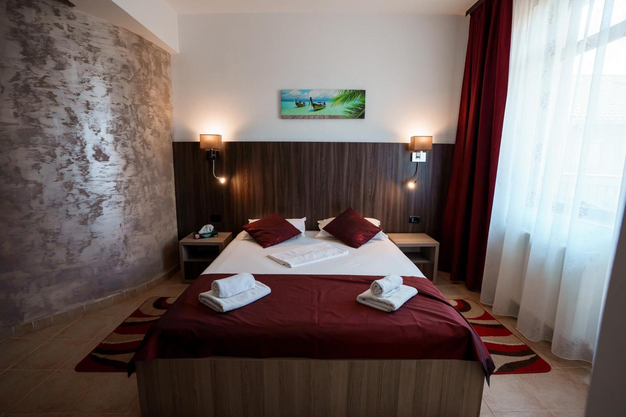 Hotel Raluca à Năvodari Extérieur photo