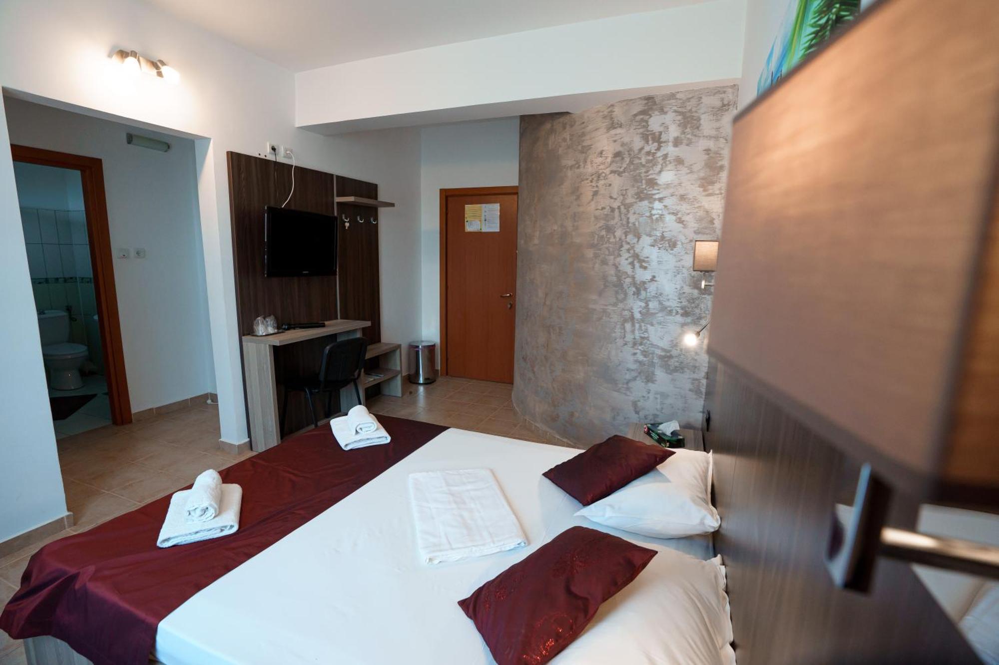 Hotel Raluca à Năvodari Extérieur photo