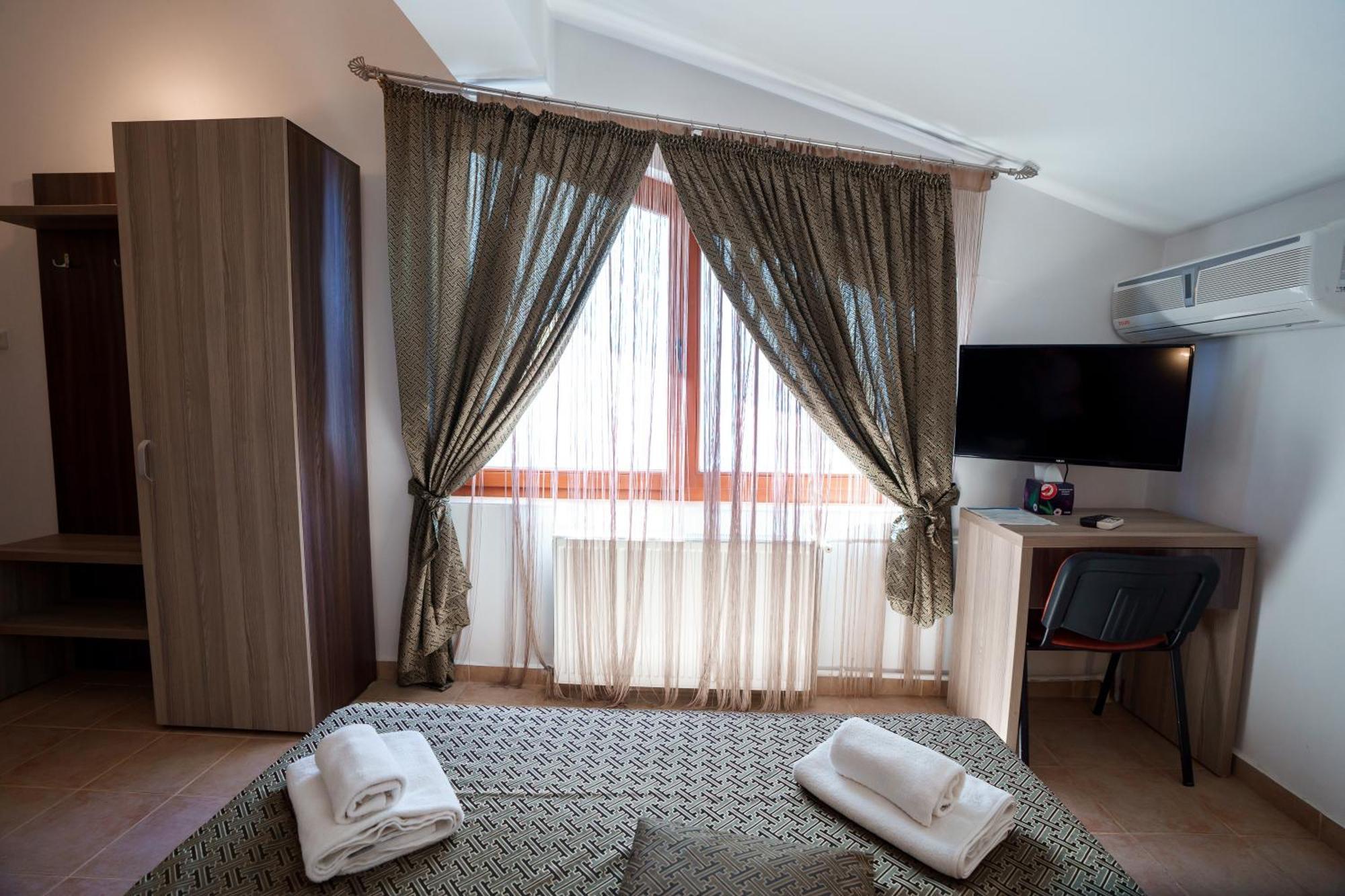 Hotel Raluca à Năvodari Extérieur photo