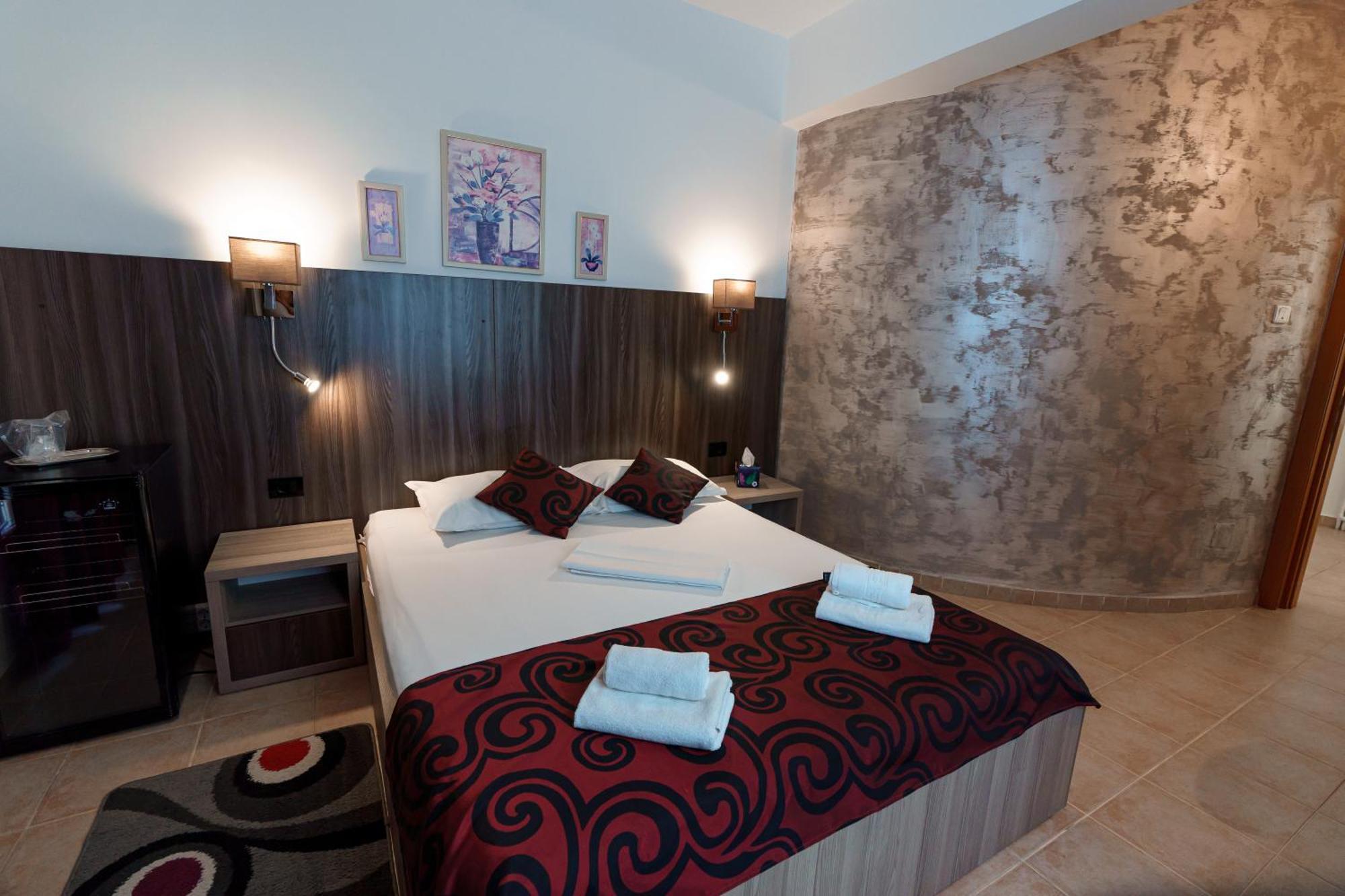 Hotel Raluca à Năvodari Extérieur photo