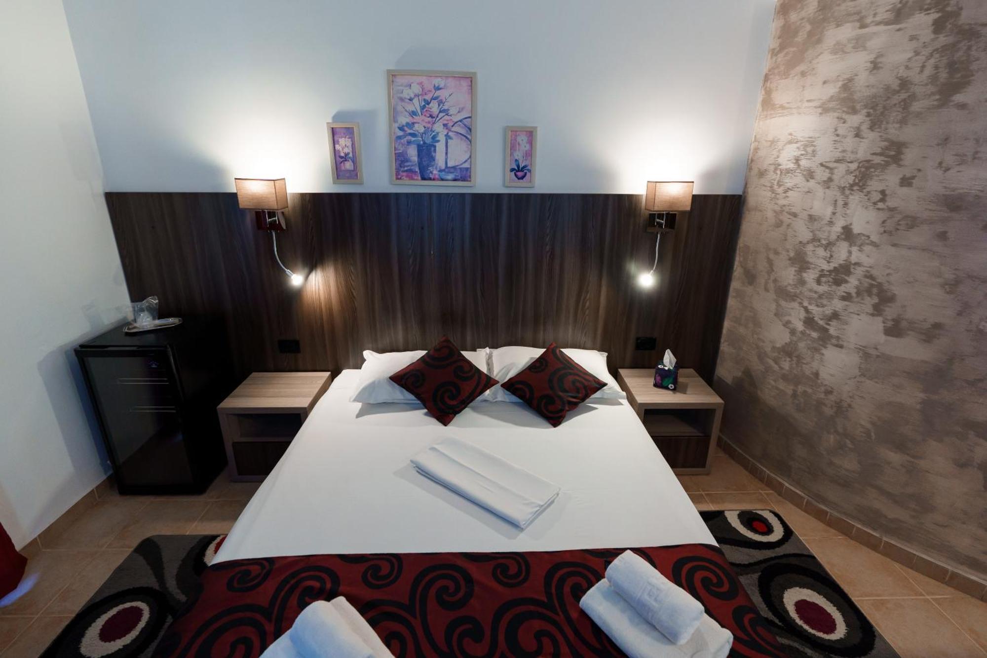 Hotel Raluca à Năvodari Extérieur photo