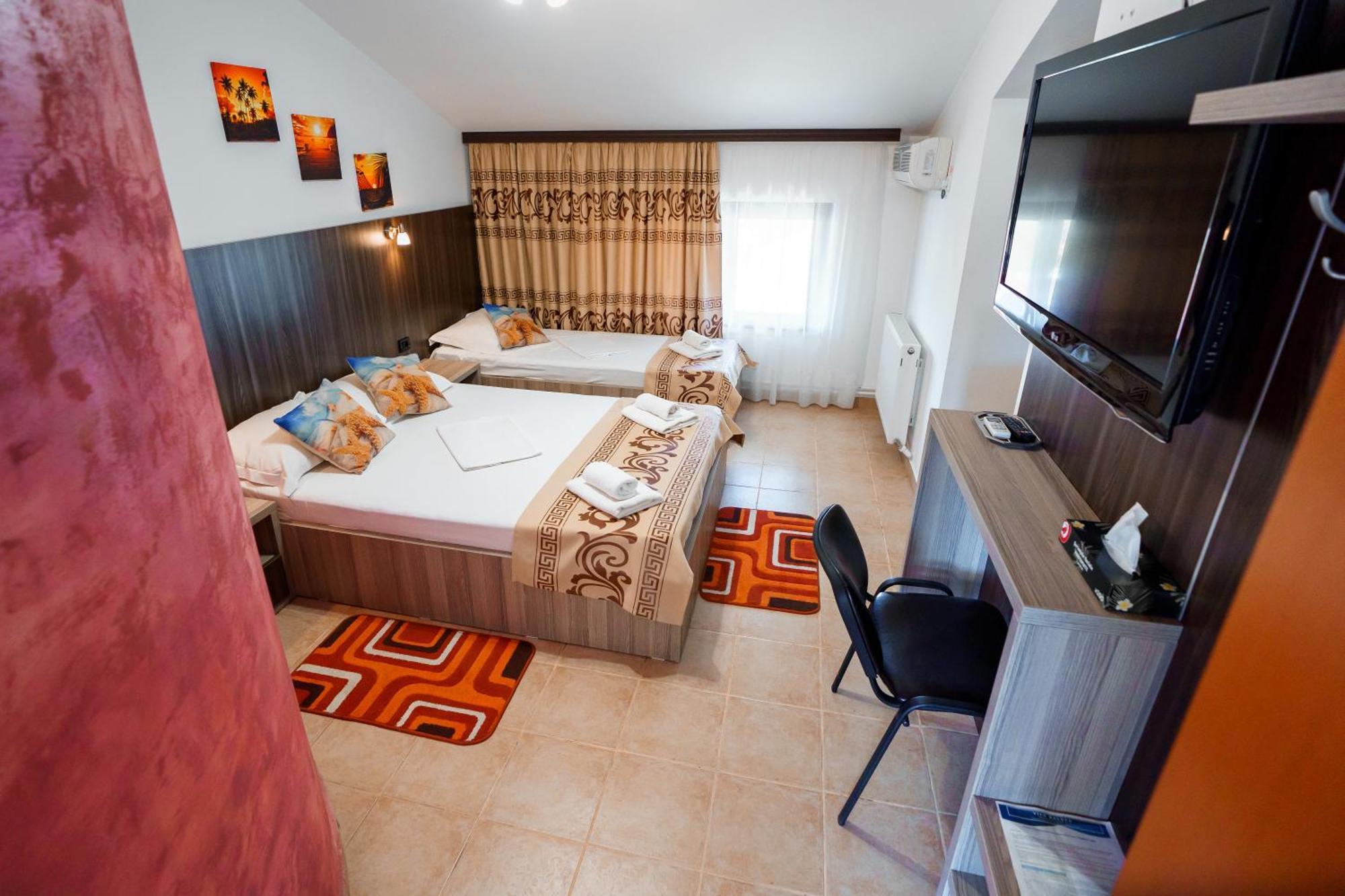 Hotel Raluca à Năvodari Extérieur photo