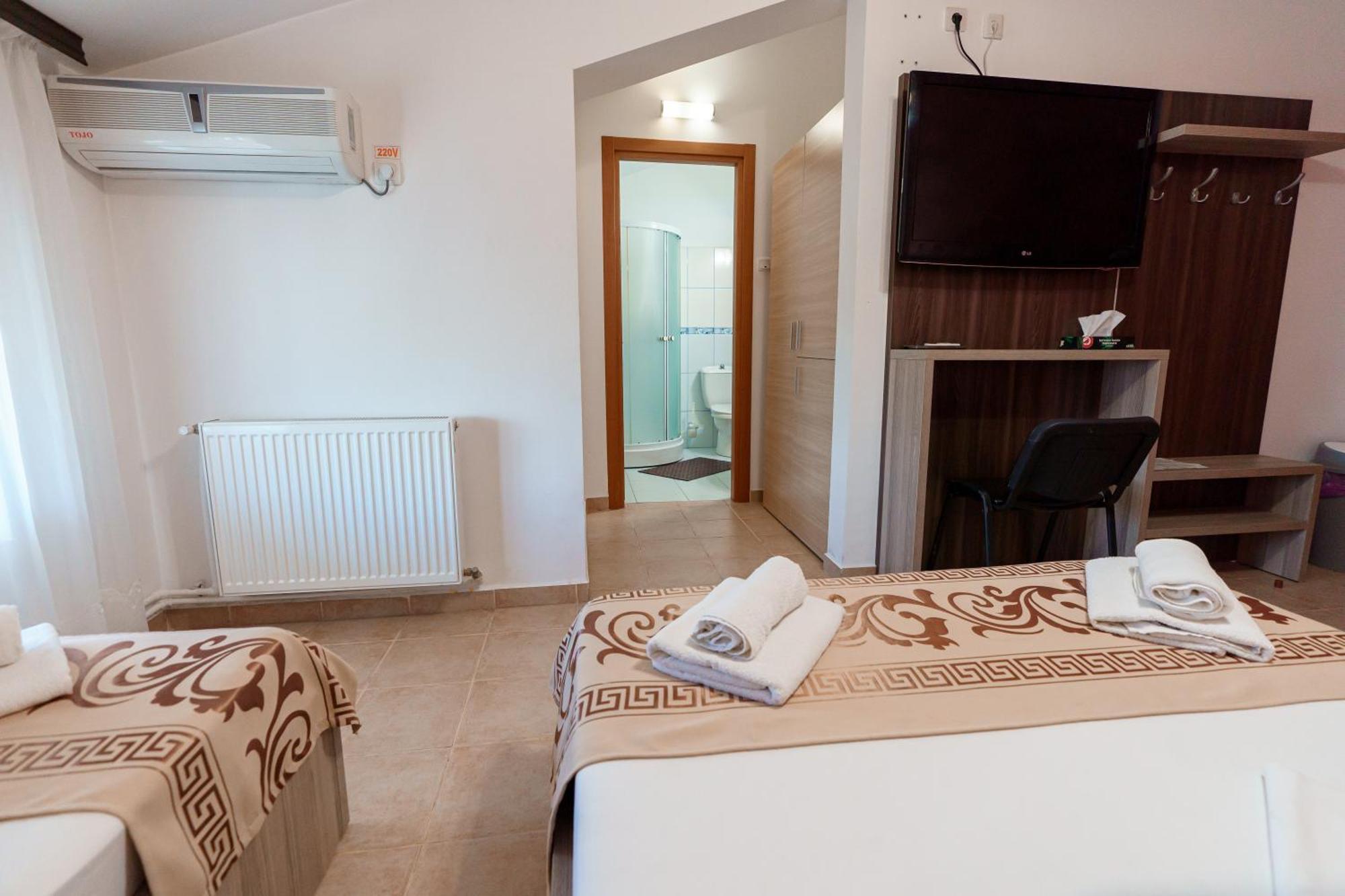 Hotel Raluca à Năvodari Extérieur photo