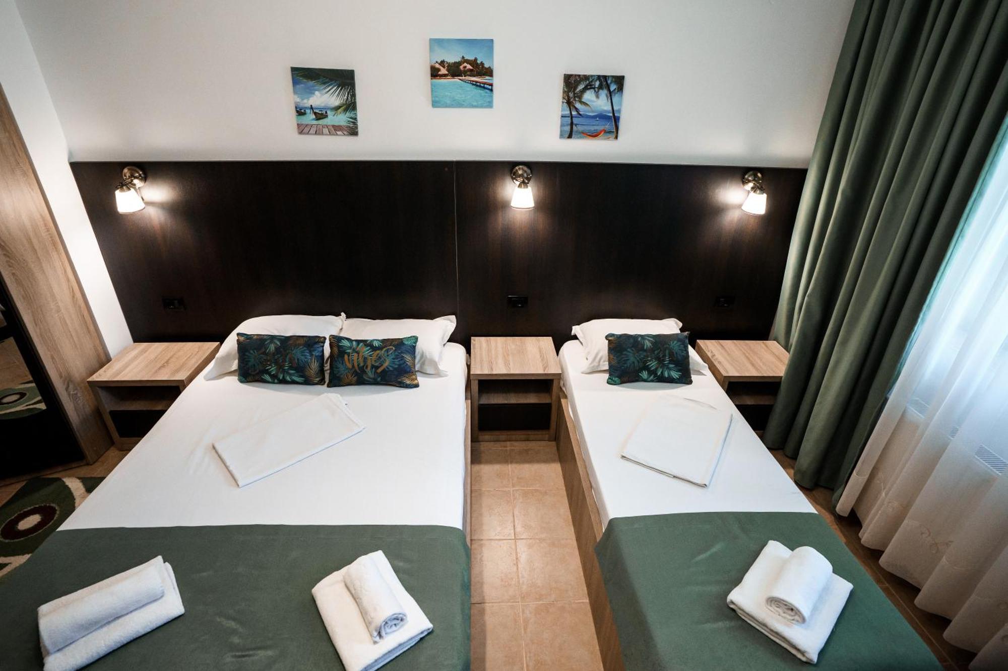 Hotel Raluca à Năvodari Extérieur photo